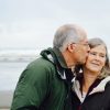 Pareja adultos mayores: cual es la edad máxima para pedir un crédito hipotecario
