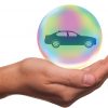 Auto en una burbuja con seguro automotriz y soap
