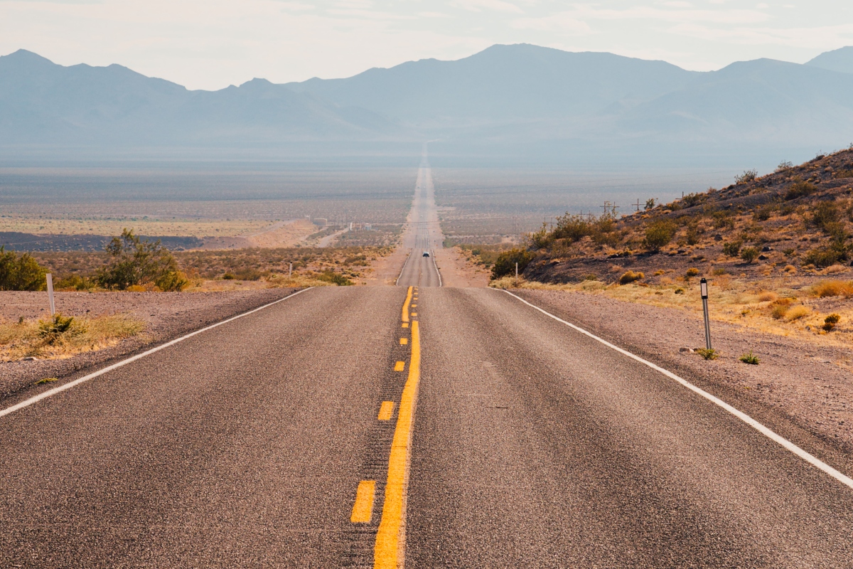 Usos de línea continua y discontinua en la demarcación vial