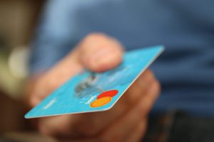 Va a pagar antes de la fecha de facturación de la tarjeta de crédito