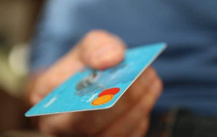 Va a pagar antes de la fecha de facturación de la tarjeta de crédito