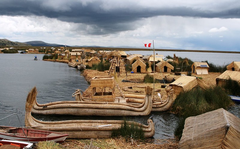 lugares turístico del Perú, Isla de Uros